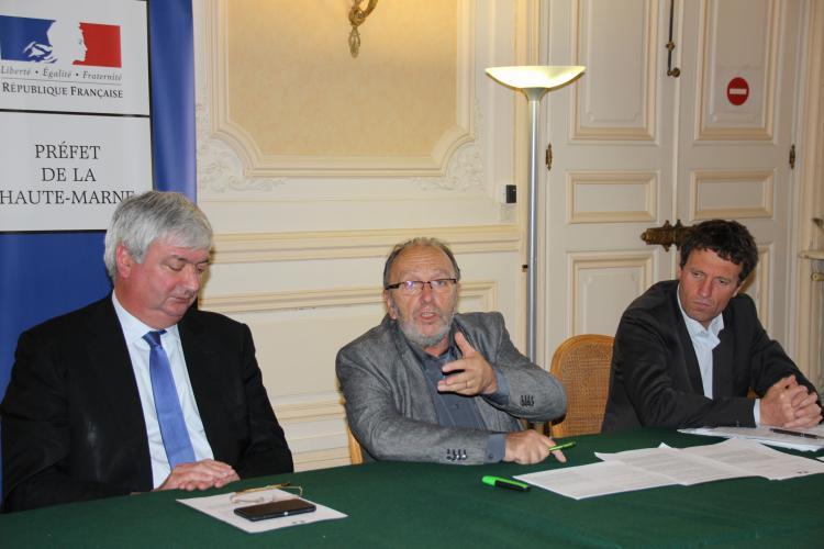 2014-12_conference_de_presse_resultats_consultation_institutionnelle_locale.jpg