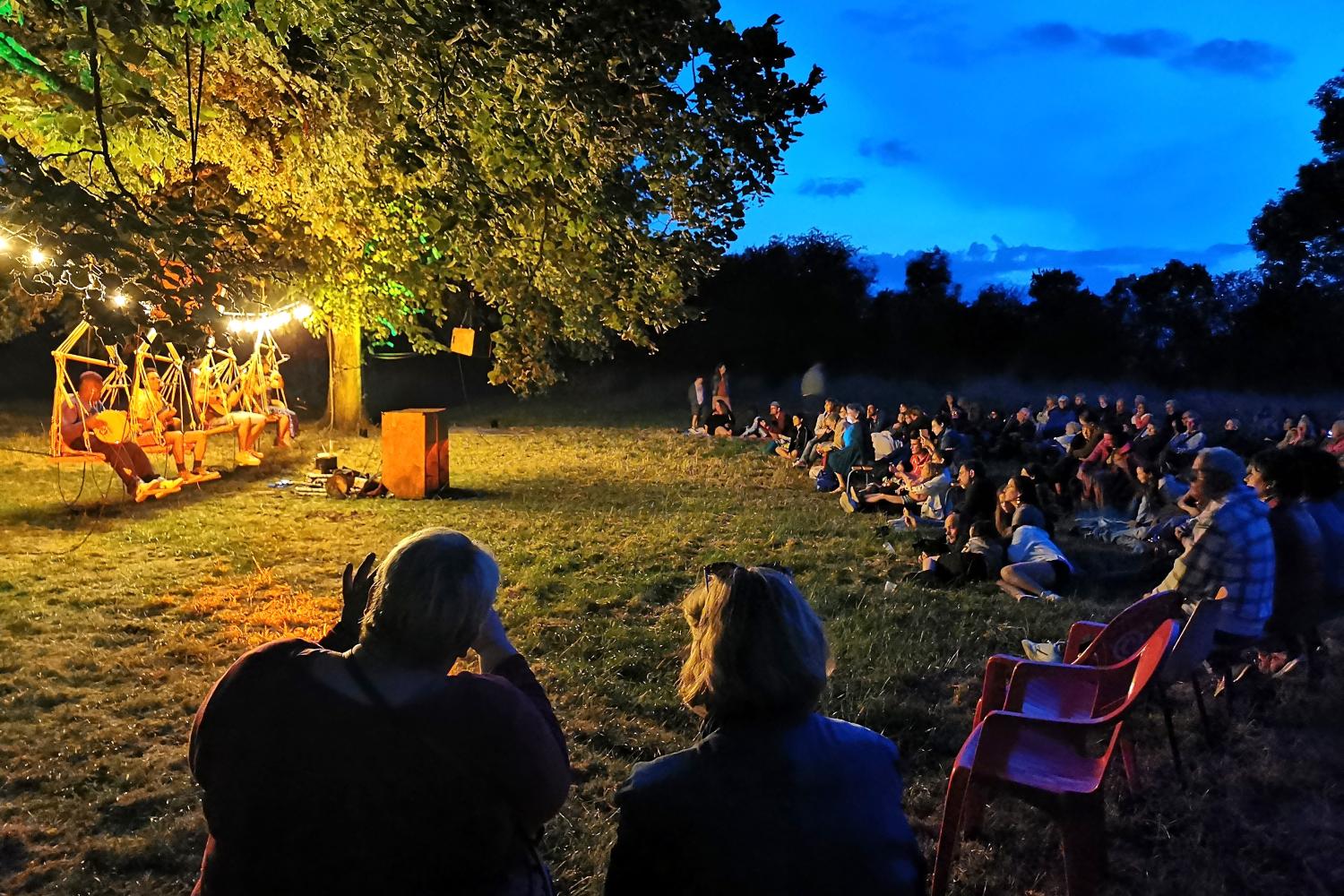 Concert Samb'Arbre - Concert perché dans les arbres sur des balançoires